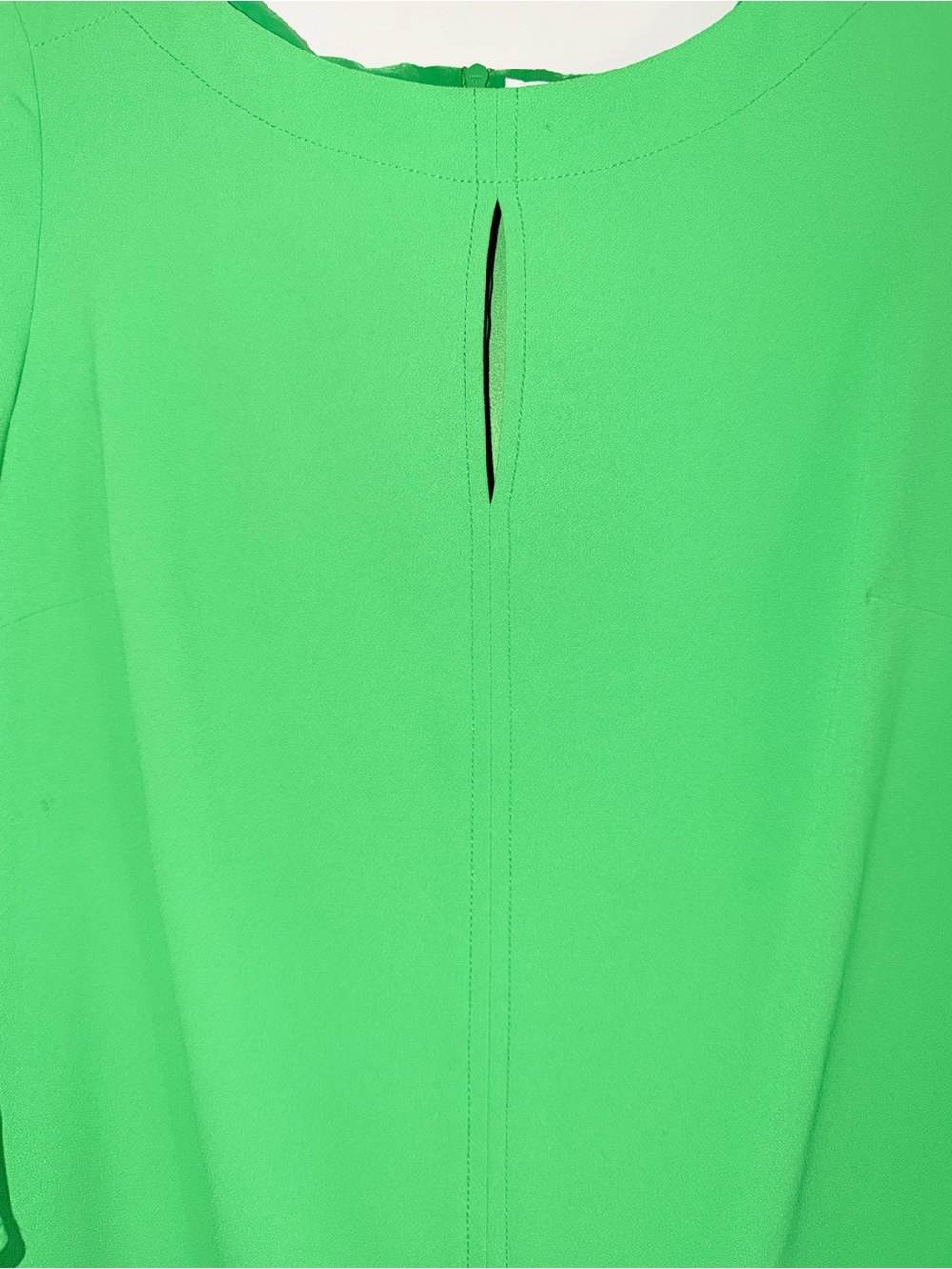 Trina Turk Green Shift Dress w/ Button Sleeve and key hole chest detail. Sz 6 - Picture 4 of 9